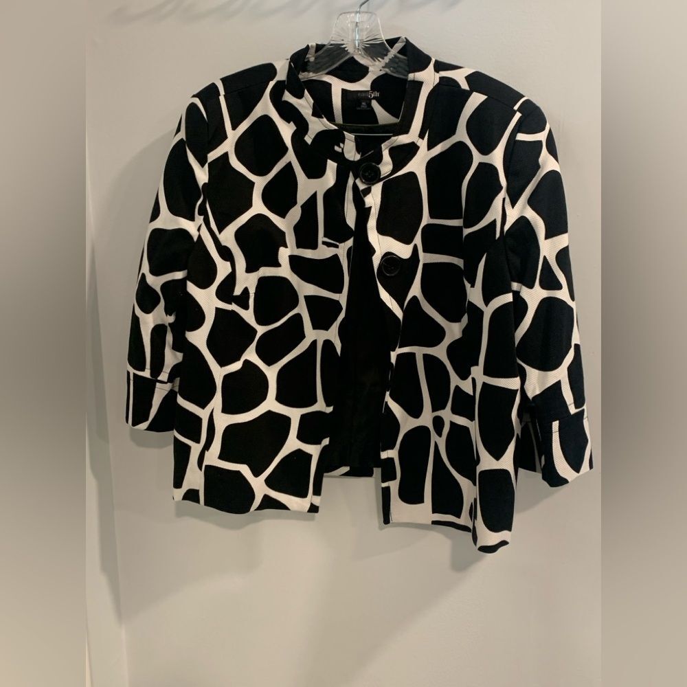East 5th Black and White Patterned Blazer - Picture 4 of 11